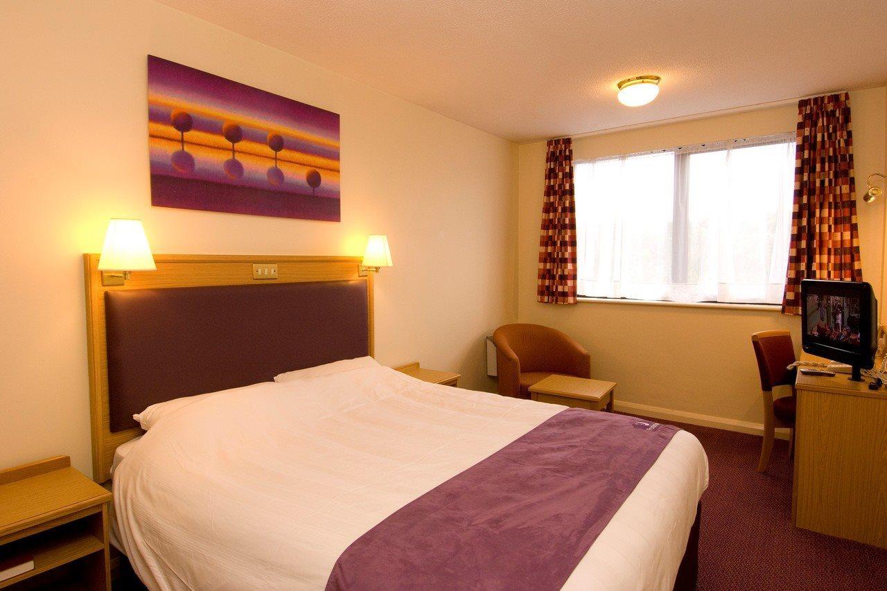 Premier Inn Cardiff Roath Exterior foto