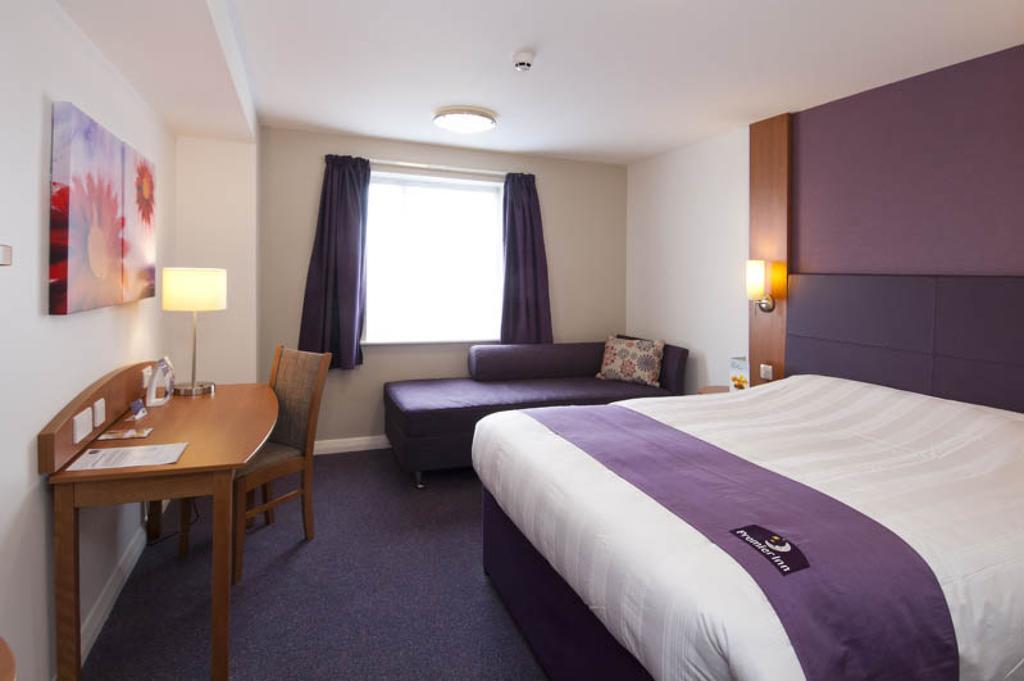 Premier Inn Cardiff Roath Habitación foto