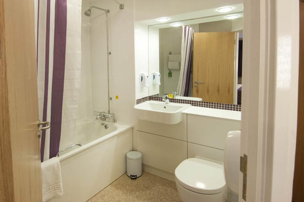 Premier Inn Cardiff Roath Habitación foto