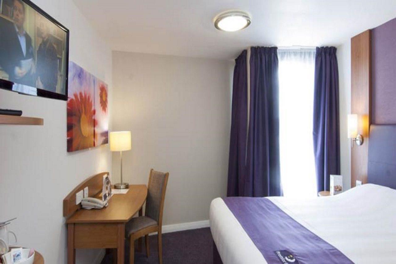 Premier Inn Cardiff Roath Exterior foto